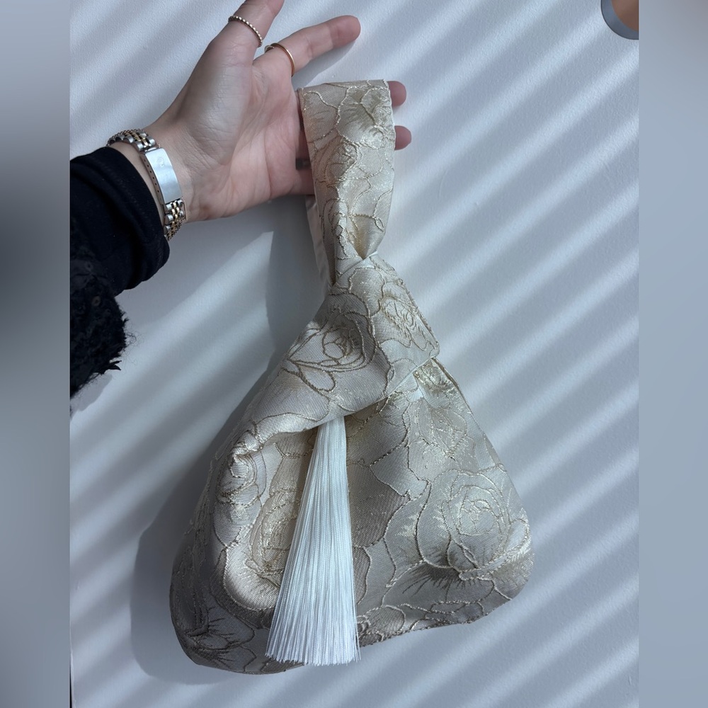 Chic Cream White floral Wristlet Knot Mini Tassel Bag